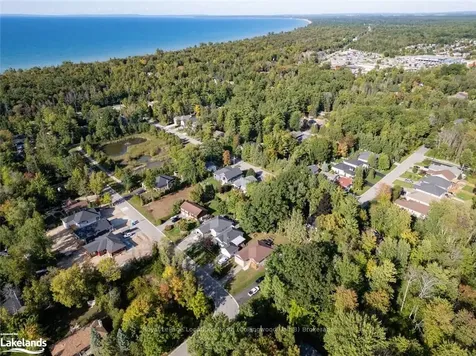 81 52nd Street S Wasaga Beach ON L9Z 1Y1