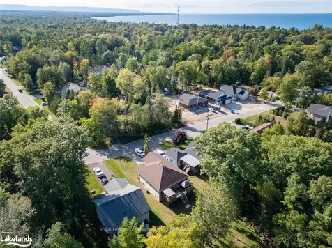81 52nd Street S Wasaga Beach ON L9Z 1Y1