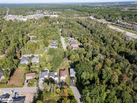 81 52nd Street S Wasaga Beach ON L9Z 1Y1