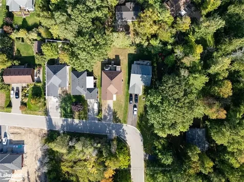 81 52nd Street S Wasaga Beach ON L9Z 1Y1