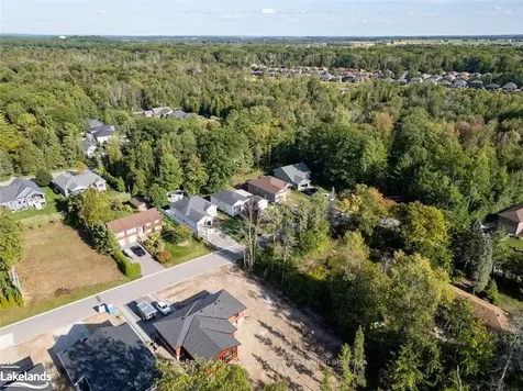 81 52nd Street S Wasaga Beach ON L9Z 1Y1