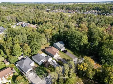 81 52nd Street S Wasaga Beach ON L9Z 1Y1
