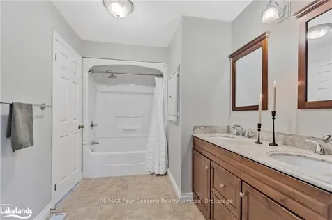 377 Peel Street Collingwood ON L9Y 3W5