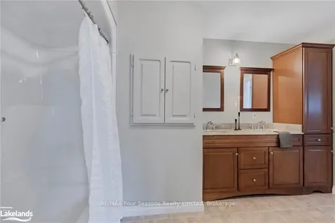 377 Peel Street Collingwood ON L9Y 3W5