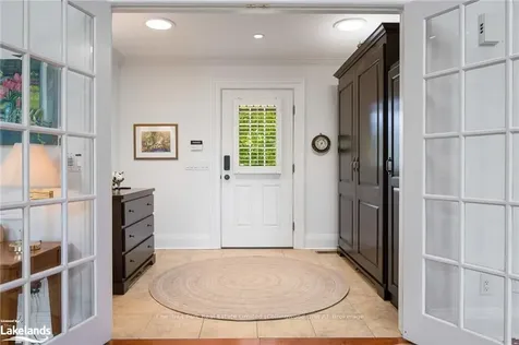 24 Elizabeth Street E Clearview ON L0M 1G0