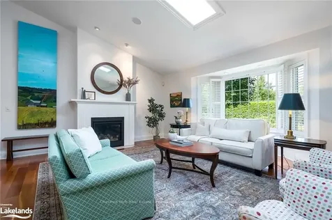 24 Elizabeth Street E Clearview ON L0M 1G0
