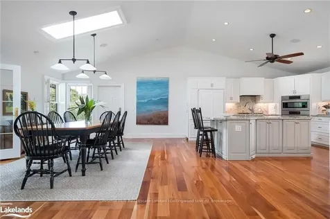 24 Elizabeth Street E Clearview ON L0M 1G0