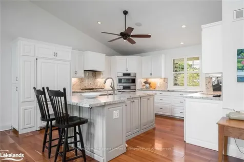 24 Elizabeth Street E Clearview ON L0M 1G0