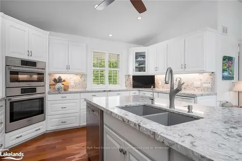 24 Elizabeth Street E Clearview ON L0M 1G0
