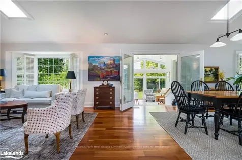 24 Elizabeth Street E Clearview ON L0M 1G0