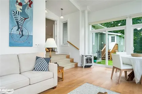24 Elizabeth Street E Clearview ON L0M 1G0