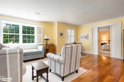 24 Elizabeth Street E Clearview ON L0M 1G0