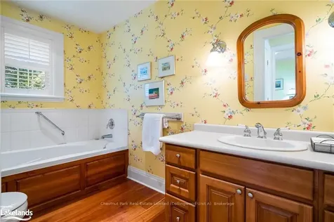 24 Elizabeth Street E Clearview ON L0M 1G0