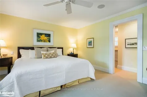 24 Elizabeth Street E Clearview ON L0M 1G0