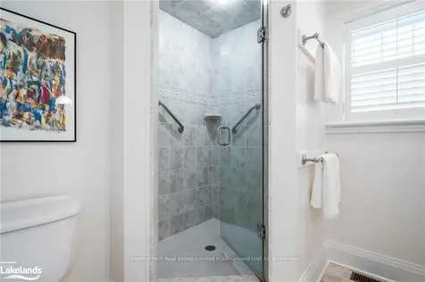 24 Elizabeth Street E Clearview ON L0M 1G0
