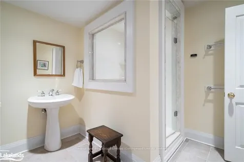 24 Elizabeth Street E Clearview ON L0M 1G0