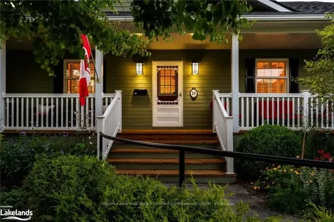 24 Elizabeth Street E Clearview ON L0M 1G0