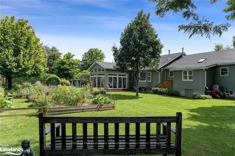 24 Elizabeth Street E Clearview ON L0M 1G0