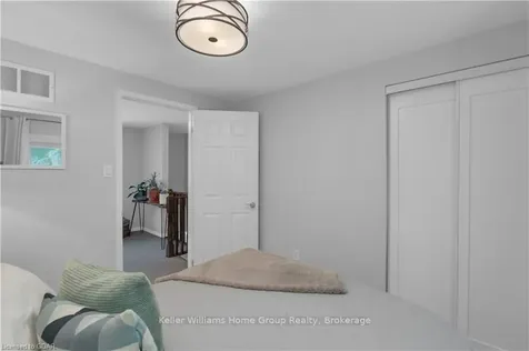 38 Kenwell Crescent Barrie ON L4N 0Z6