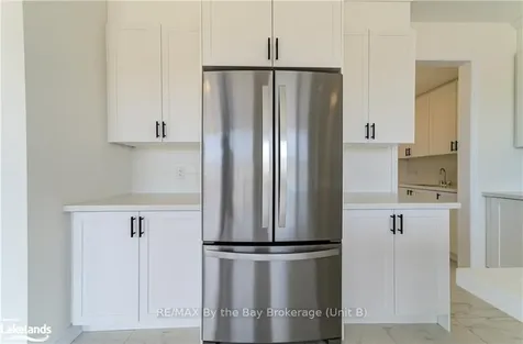 9 Del Ray Crescent Wasaga Beach ON L9Z 0N7