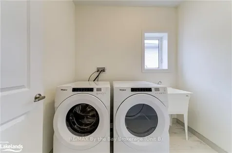 9 Del Ray Crescent Wasaga Beach ON L9Z 0N7