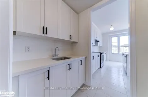 9 Del Ray Crescent Wasaga Beach ON L9Z 0N7
