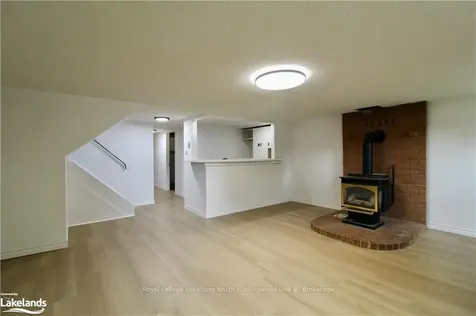 21 Courtice Crescent Collingwood ON L9Y 4N7