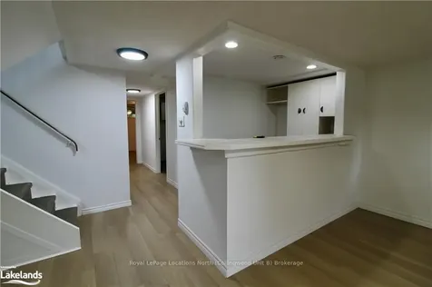 21 Courtice Crescent Collingwood ON L9Y 4N7