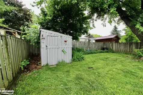 21 Courtice Crescent Collingwood ON L9Y 4N7