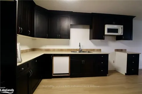 21 Courtice Crescent Collingwood ON L9Y 4N7