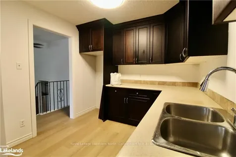 21 Courtice Crescent Collingwood ON L9Y 4N7