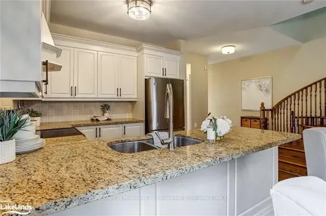 4 Boardwalk Avenue Collingwood ON L9Y 0B3
