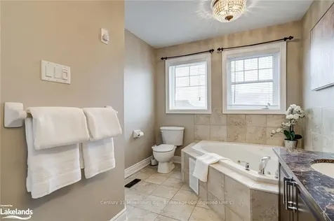 4 Boardwalk Avenue Collingwood ON L9Y 0B3