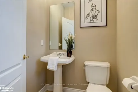 4 Boardwalk Avenue Collingwood ON L9Y 0B3