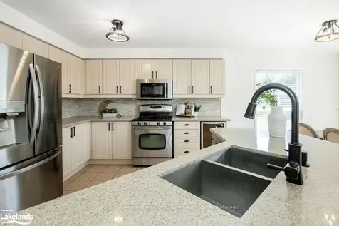 14 Cranberry Heights Wasaga Beach ON L9Z 1M9