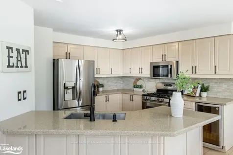 14 Cranberry Heights Wasaga Beach ON L9Z 1M9