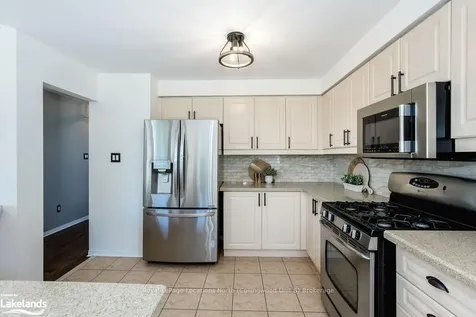14 Cranberry Heights Wasaga Beach ON L9Z 1M9