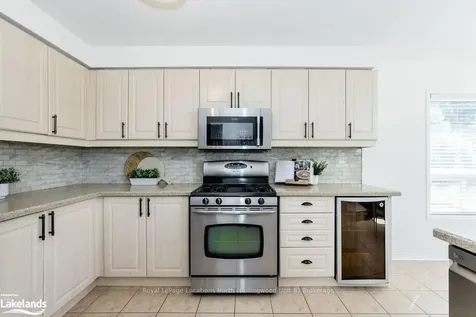 14 Cranberry Heights Wasaga Beach ON L9Z 1M9