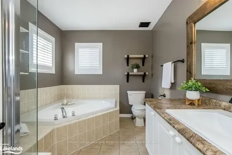 14 Cranberry Heights Wasaga Beach ON L9Z 1M9