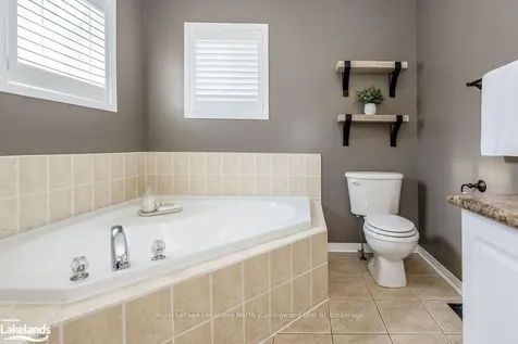 14 Cranberry Heights Wasaga Beach ON L9Z 1M9