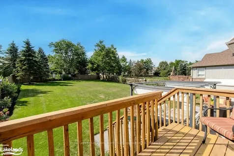 14 Cranberry Heights Wasaga Beach ON L9Z 1M9