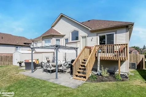 14 Cranberry Heights Wasaga Beach ON L9Z 1M9