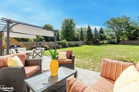14 Cranberry Heights Wasaga Beach ON L9Z 1M9