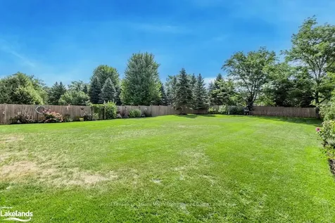 14 Cranberry Heights Wasaga Beach ON L9Z 1M9