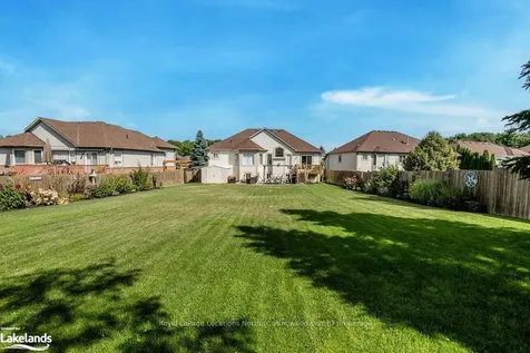 14 Cranberry Heights Wasaga Beach ON L9Z 1M9