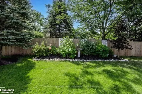 14 Cranberry Heights Wasaga Beach ON L9Z 1M9