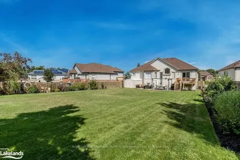 14 Cranberry Heights Wasaga Beach ON L9Z 1M9