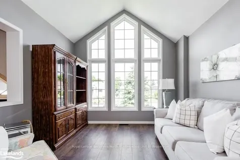 14 Cranberry Heights Wasaga Beach ON L9Z 1M9