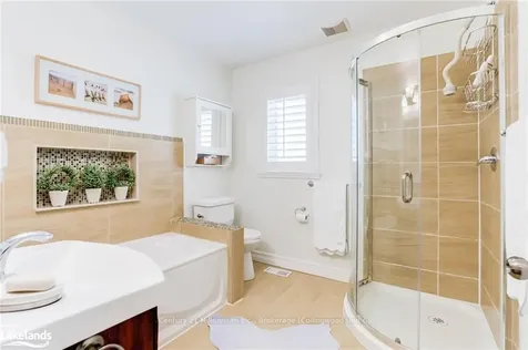 52 Seventh Street Collingwood ON L9Y 2A7