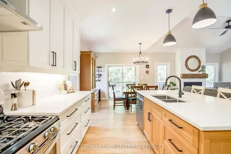 44 Bachly Avenue Oro-medonte ON L0K 1N0